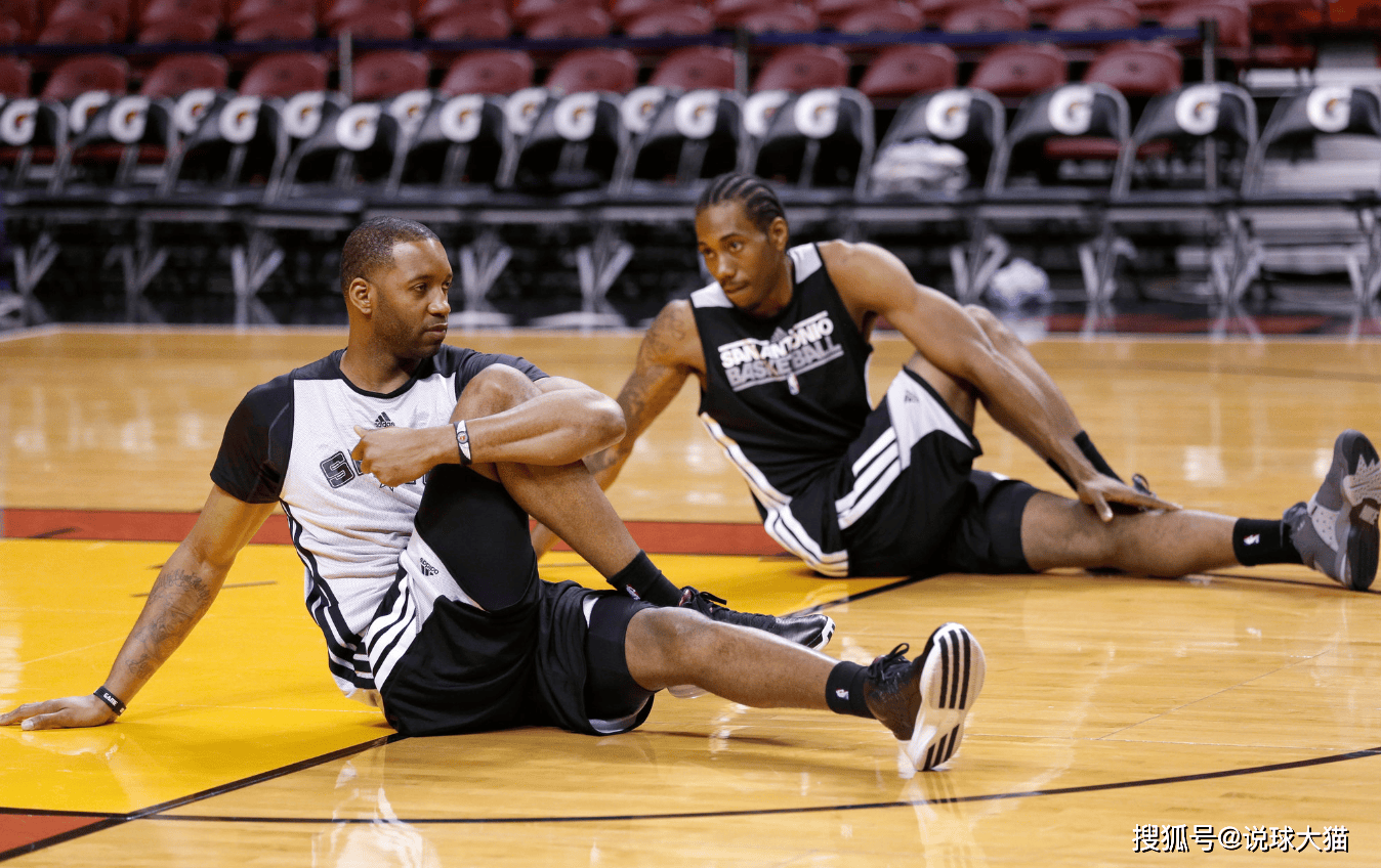 精彩逼人的篮球比赛让人沉迷其中的简单介绍