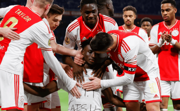 阿贾克斯客场取胜,埃因霍温险胜 阿贾克斯客场取胜,埃因霍温险胜