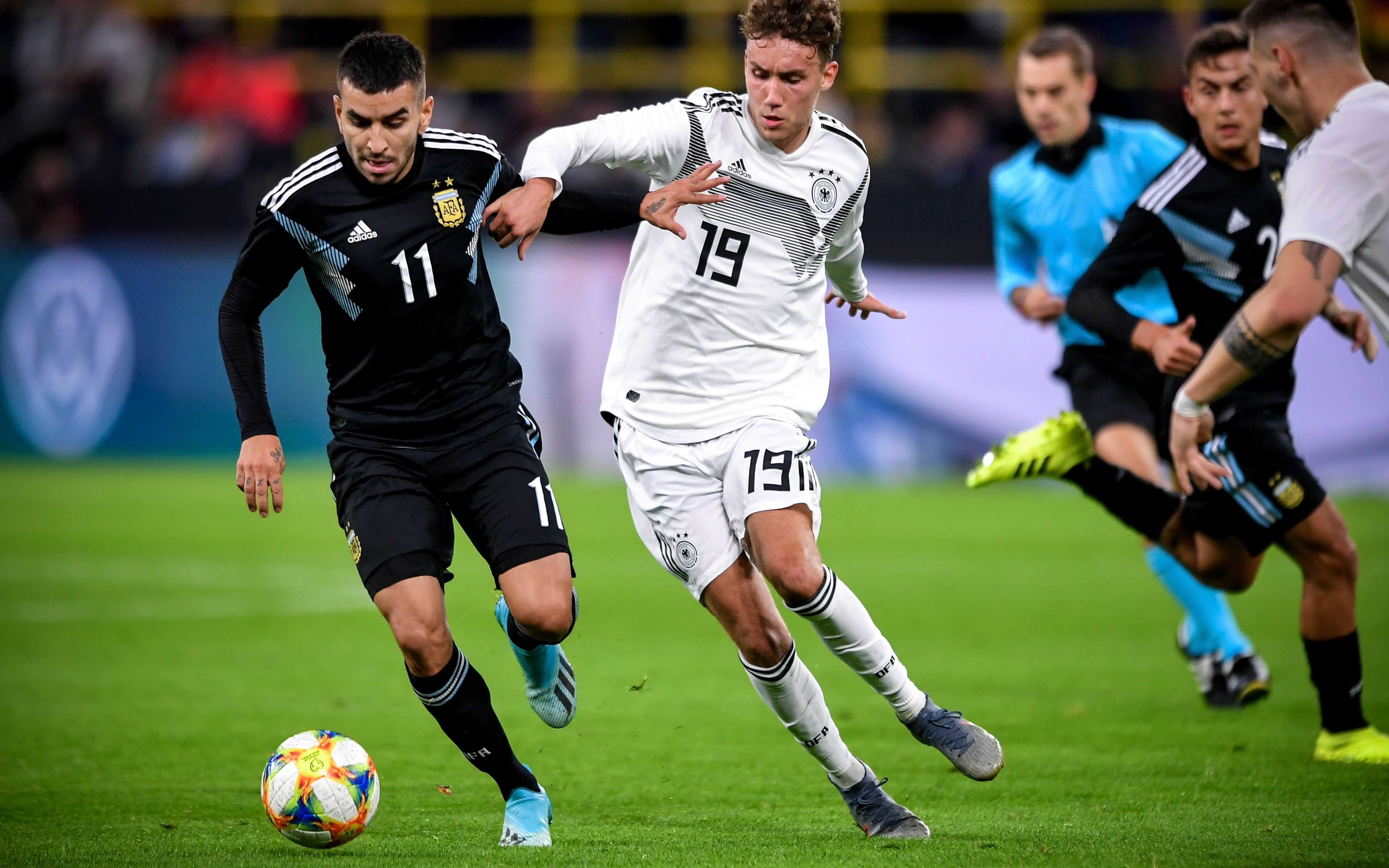 关于精彩瞬间抢先看，德国联赛场场精彩的信息